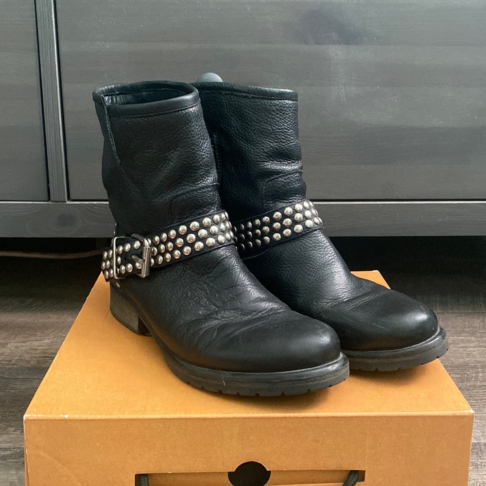 Steve Madden boots